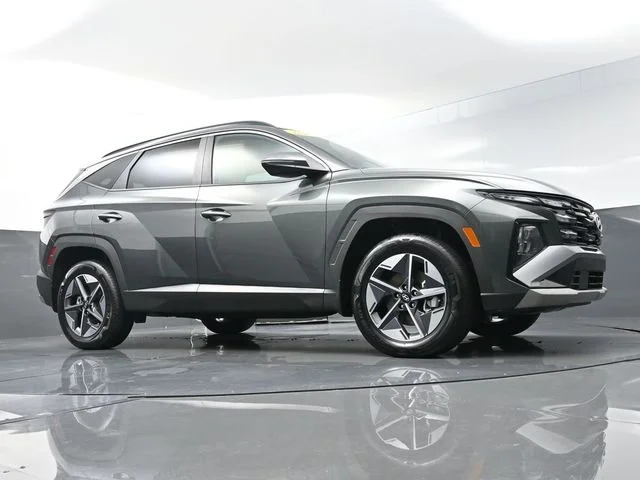 Used 2025 Gray Hyundai SEL Convenience image 33