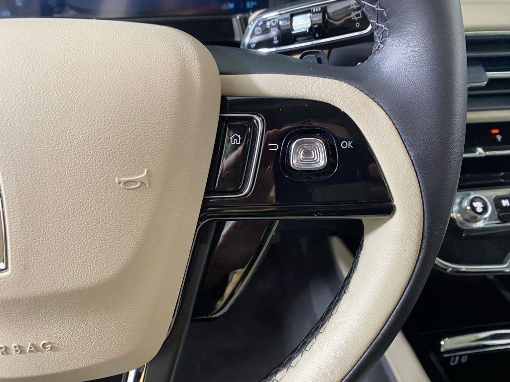 Used 2025 Black Metallic Lincoln Premiere image 15