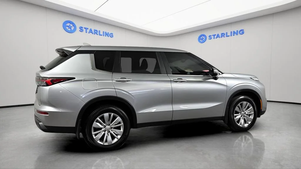 Used 2025 Silver Mitsubishi ES 2.5 2WD image 10