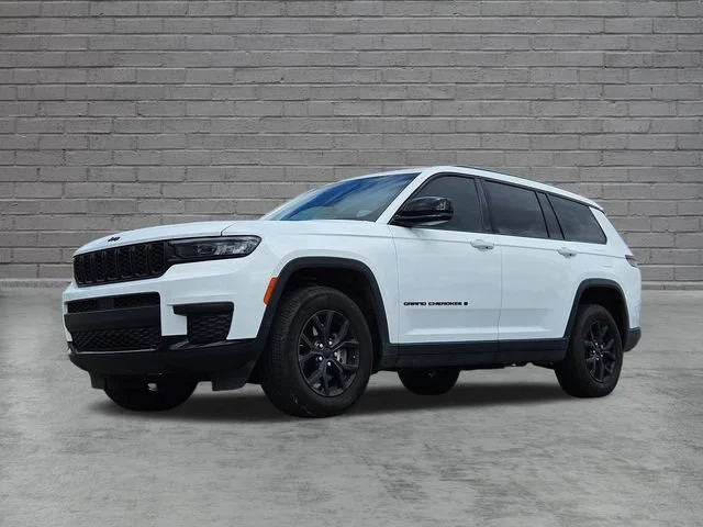 Used 2024 White Jeep Altitude image 1