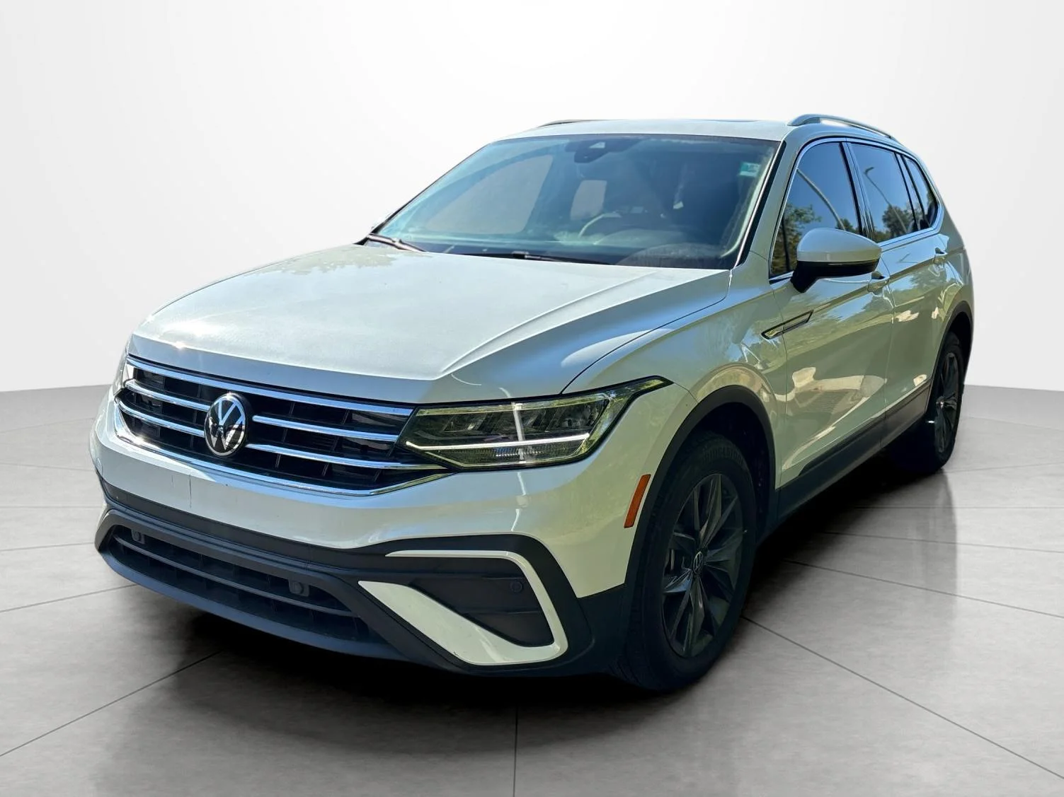 Certified Used 2023 Opal White Pearl Volkswagen SE image 1