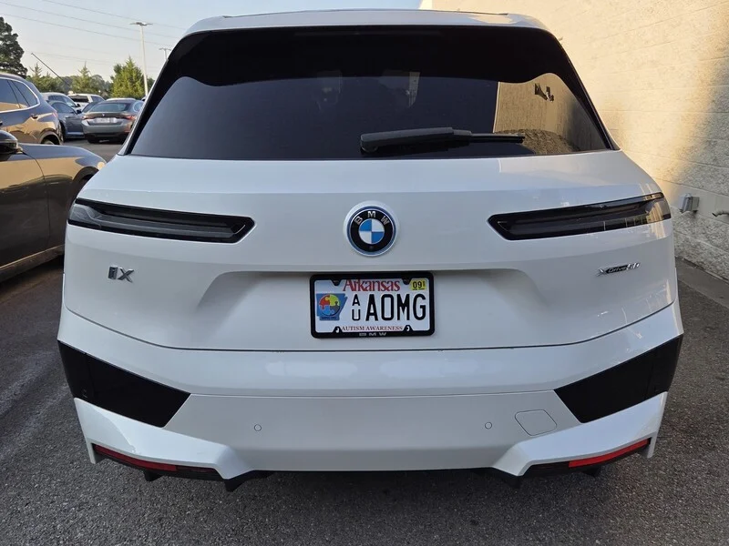 Used 2024 White Metallic BMW XDRIVE50 image 3