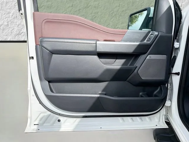 Used 2023 White Metallic Ford LARIAT image 21