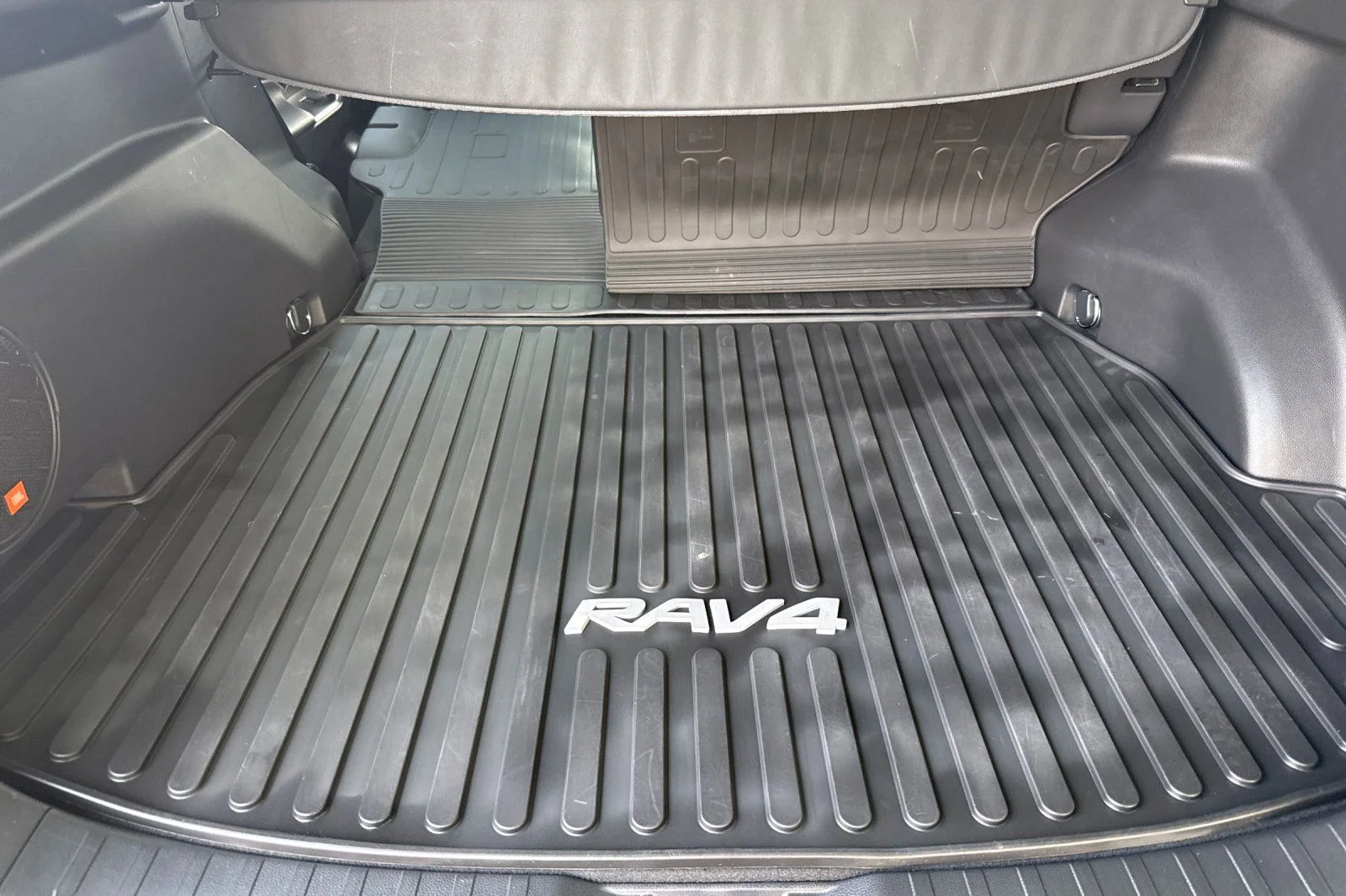Used 2025  Toyota XLE Premium image 14