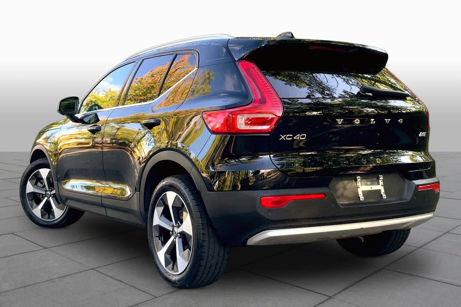Used 2024 Onyx Black Metallic Volvo Plus Bright Theme image 11