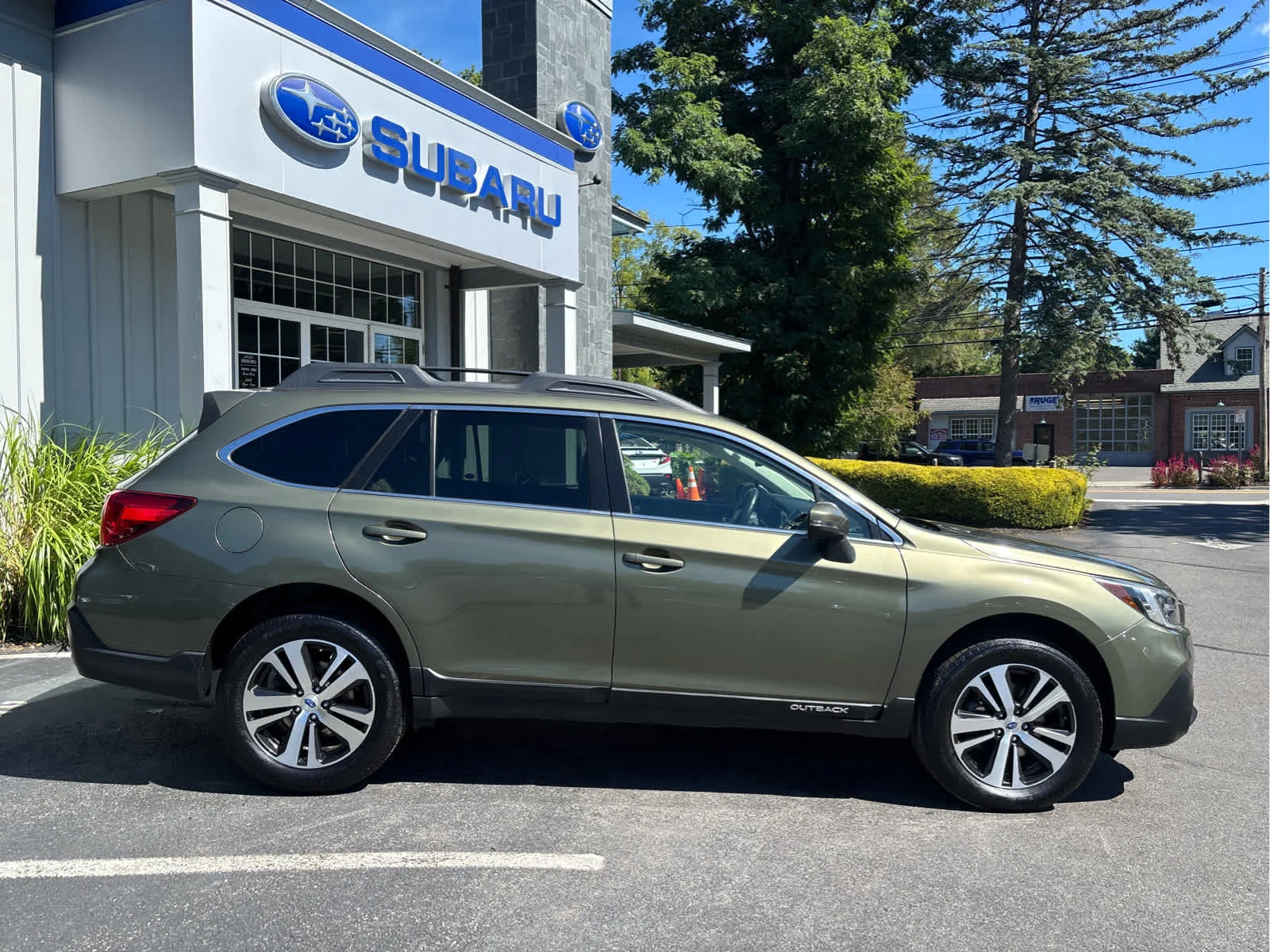 Used 2018 Wilderness Green Metallic Subaru Limited image 2