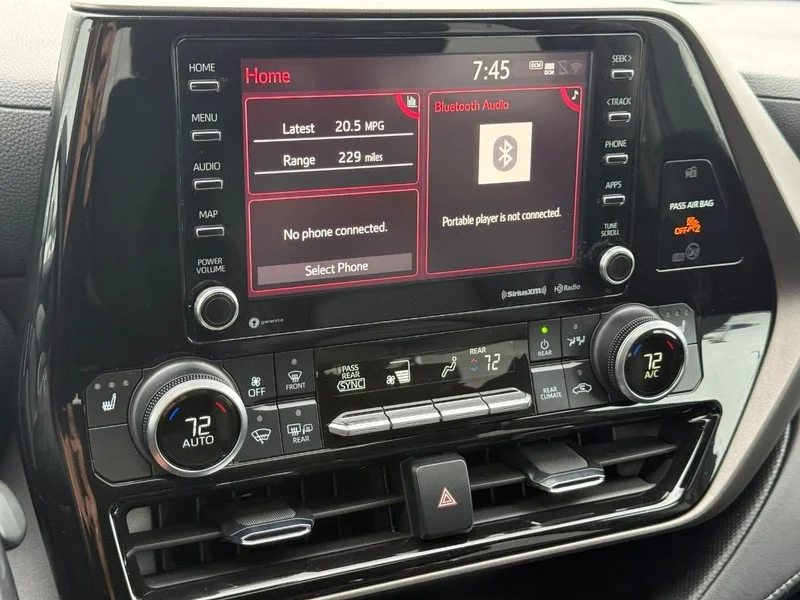 Used 2022 Celestial Silver Metallic Toyota XLE AWD (Natl) image 18