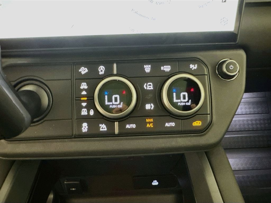 New 2026 Woolstone Green Land Rover X-Dynamic SE image 16