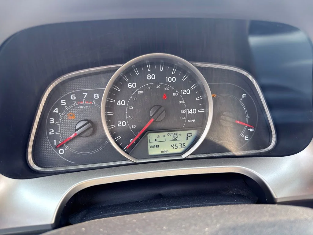 Used 2014 White Toyota XLE image 34