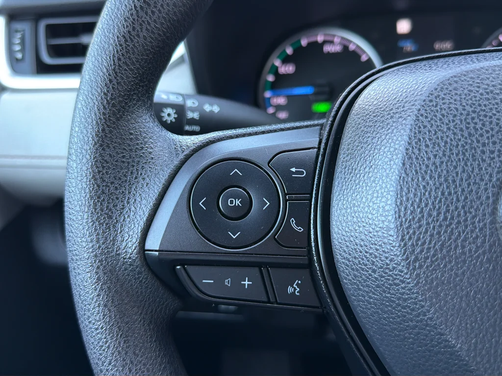 Used 2022 White Toyota XLE image 16