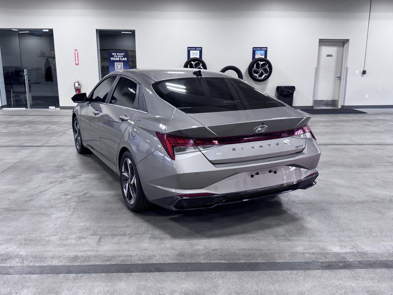 Certified Used 2023 Fluid Metal Hyundai Limited image 3