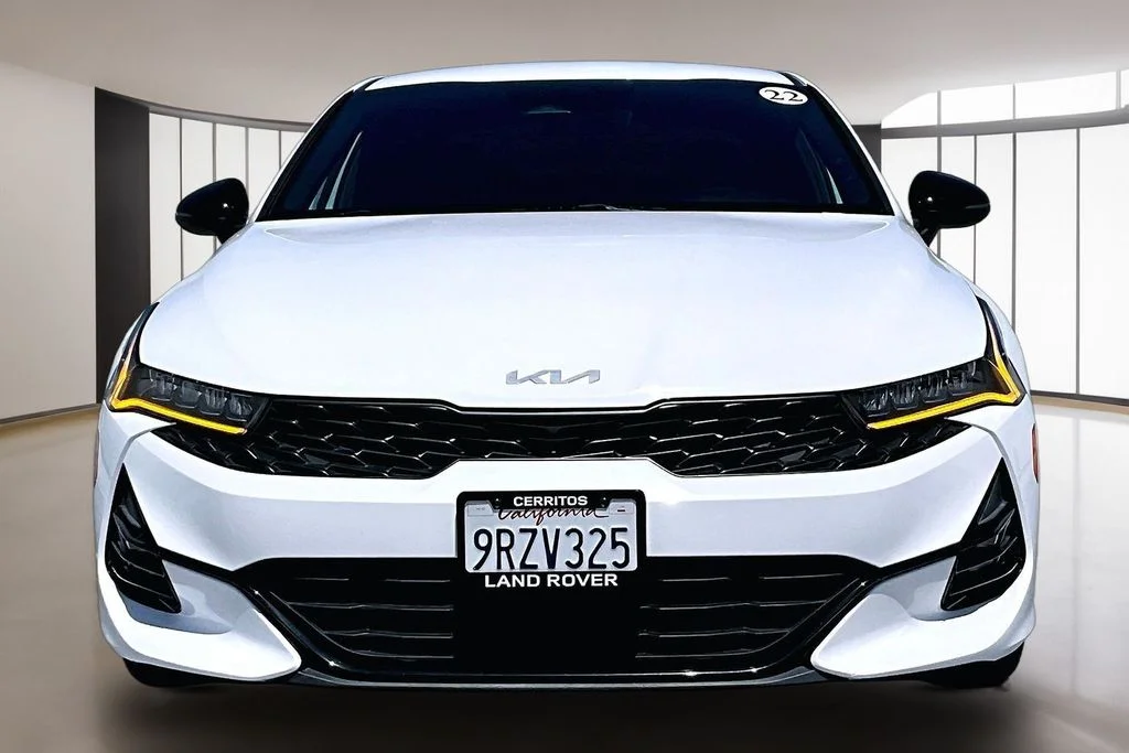Used 2022 White Kia GT-Line image 2