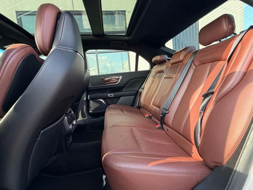 Used 2017 Silver Lincoln Reserve image 9
