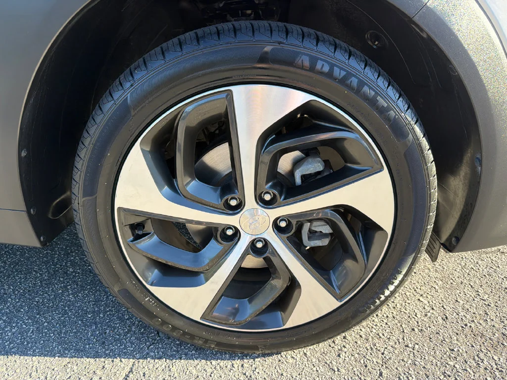 Used 2016 Silver Hyundai Limited image 12