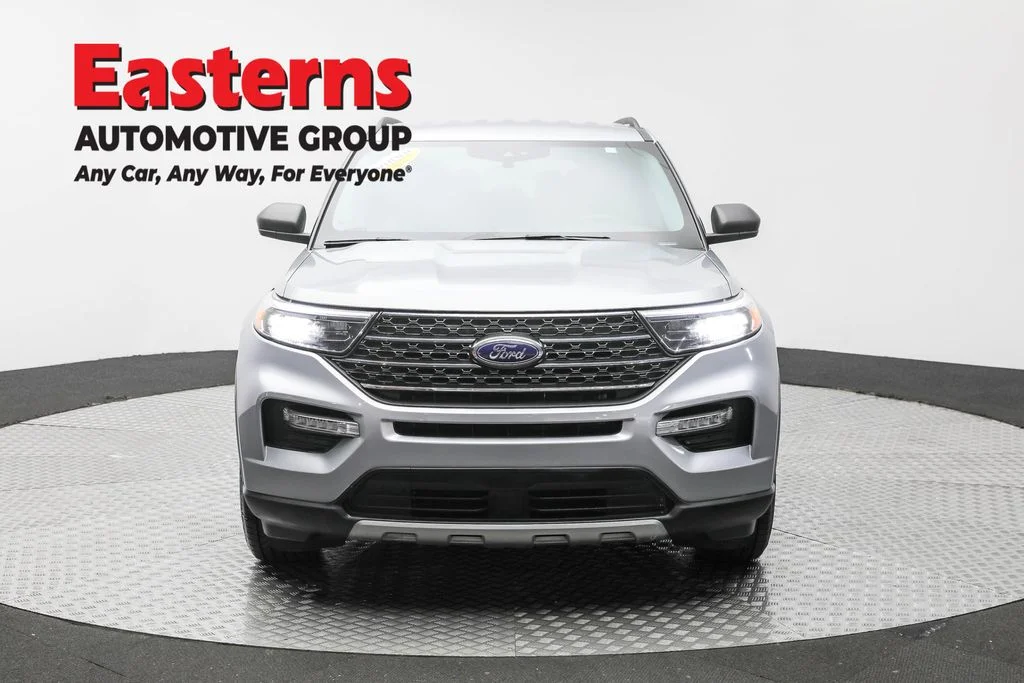 Used 2023 Silver Ford XLT image 2