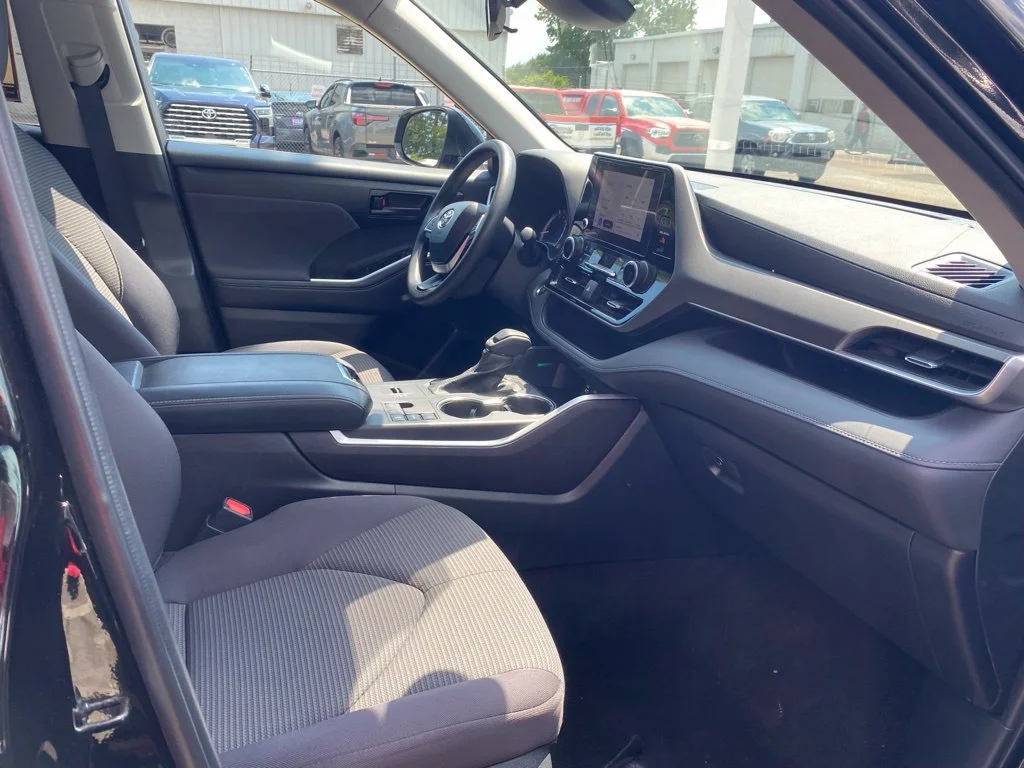 Used 2023 Black Toyota L image 17