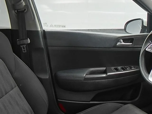 Used 2022 White Kia LX image 34
