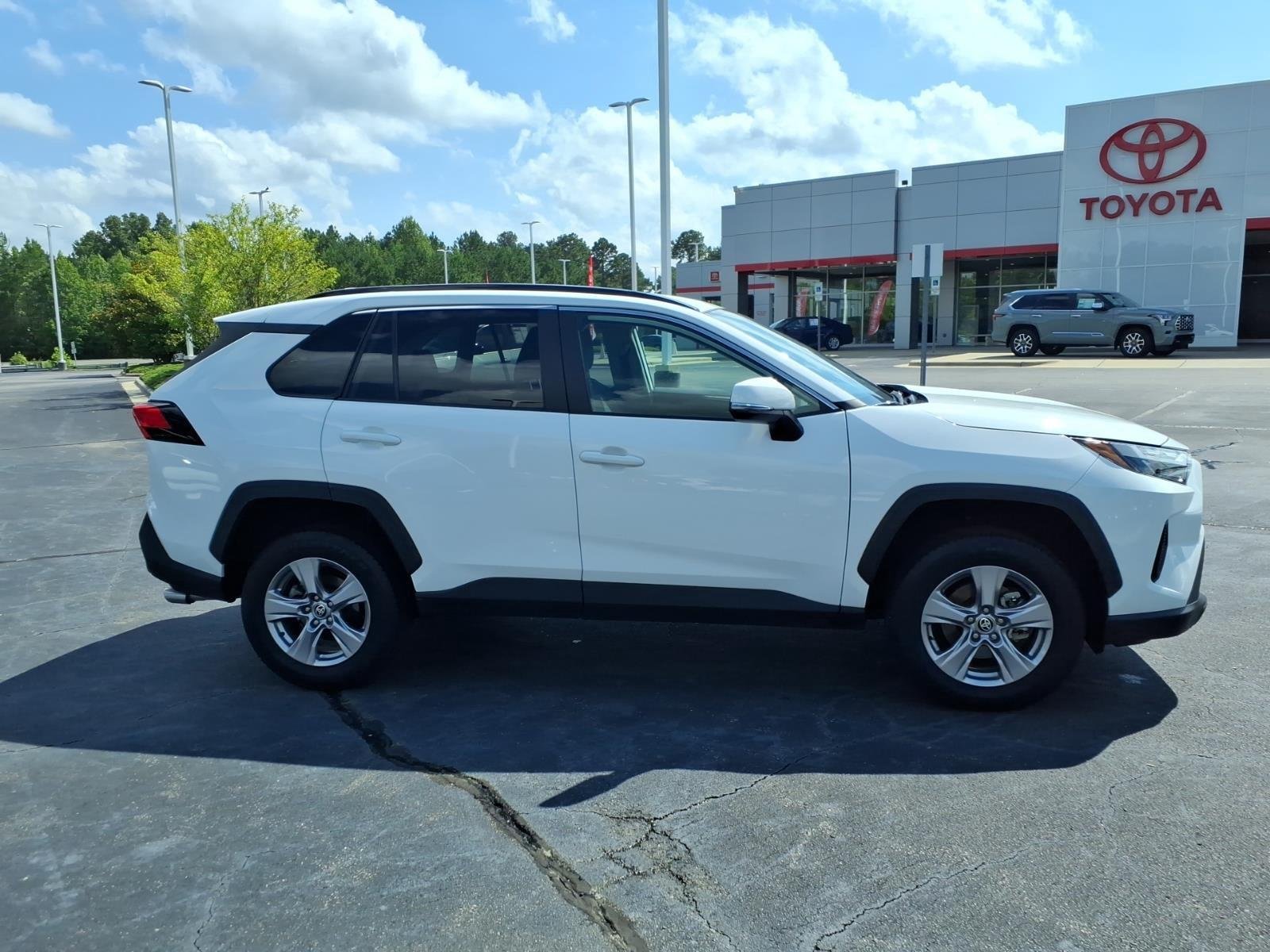 Used 2025 Ice Cap Toyota XLE image 10
