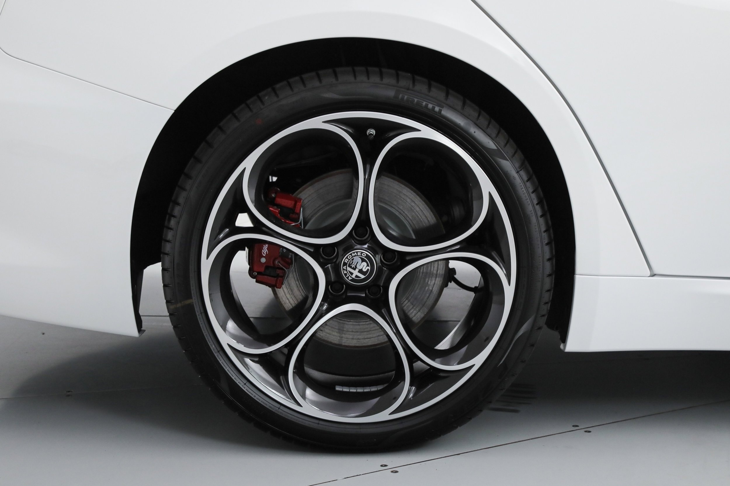 New 2026 Milano White Exterior Paint Alfa Romeo  image 22