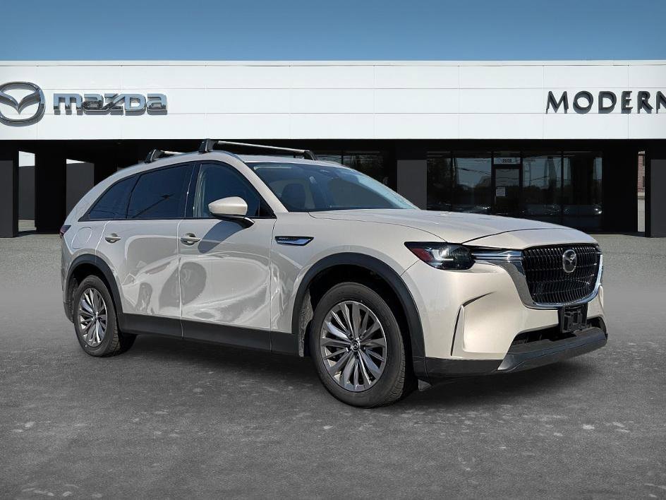 Used 2024 Platinum Quartz Mazda Preferred image 3