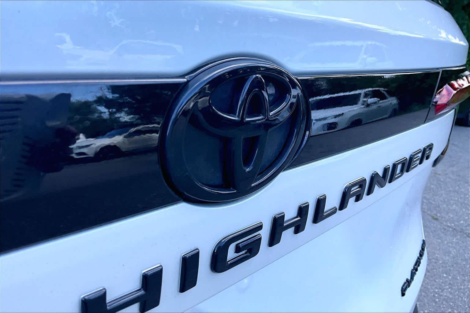 Certified Used 2026 Wind Chill Pearl Toyota Hybrid MAX Platinum image 30