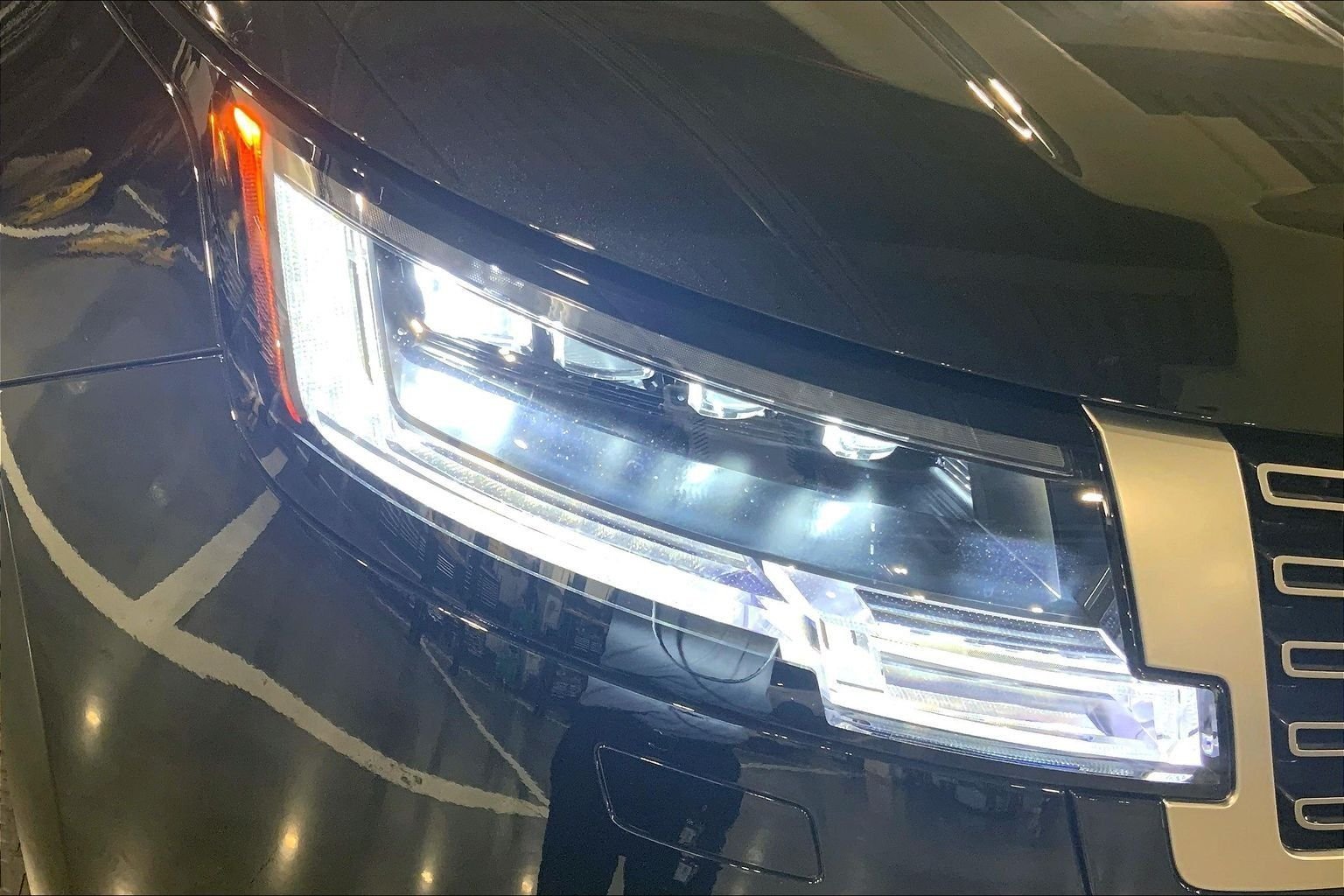 New 2026 Santorini Black LAND ROVER SE image 13