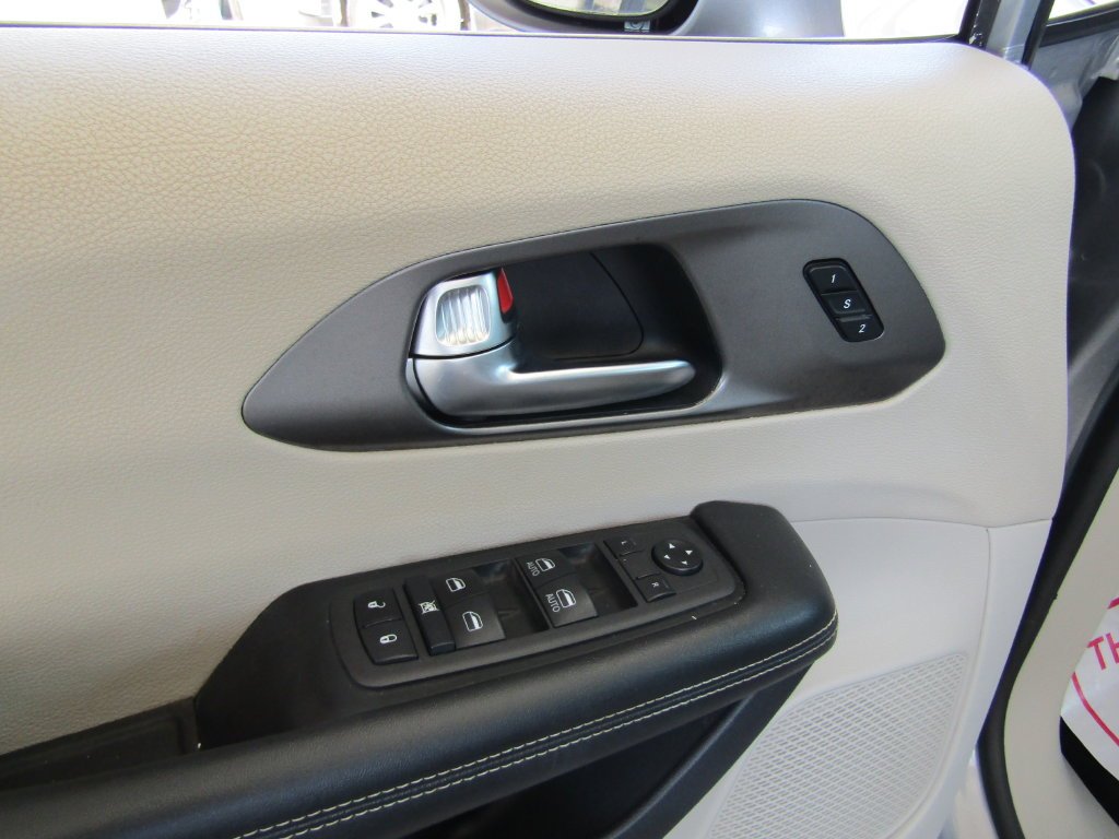 Used 2021 Silver Chrysler Touring L image 24