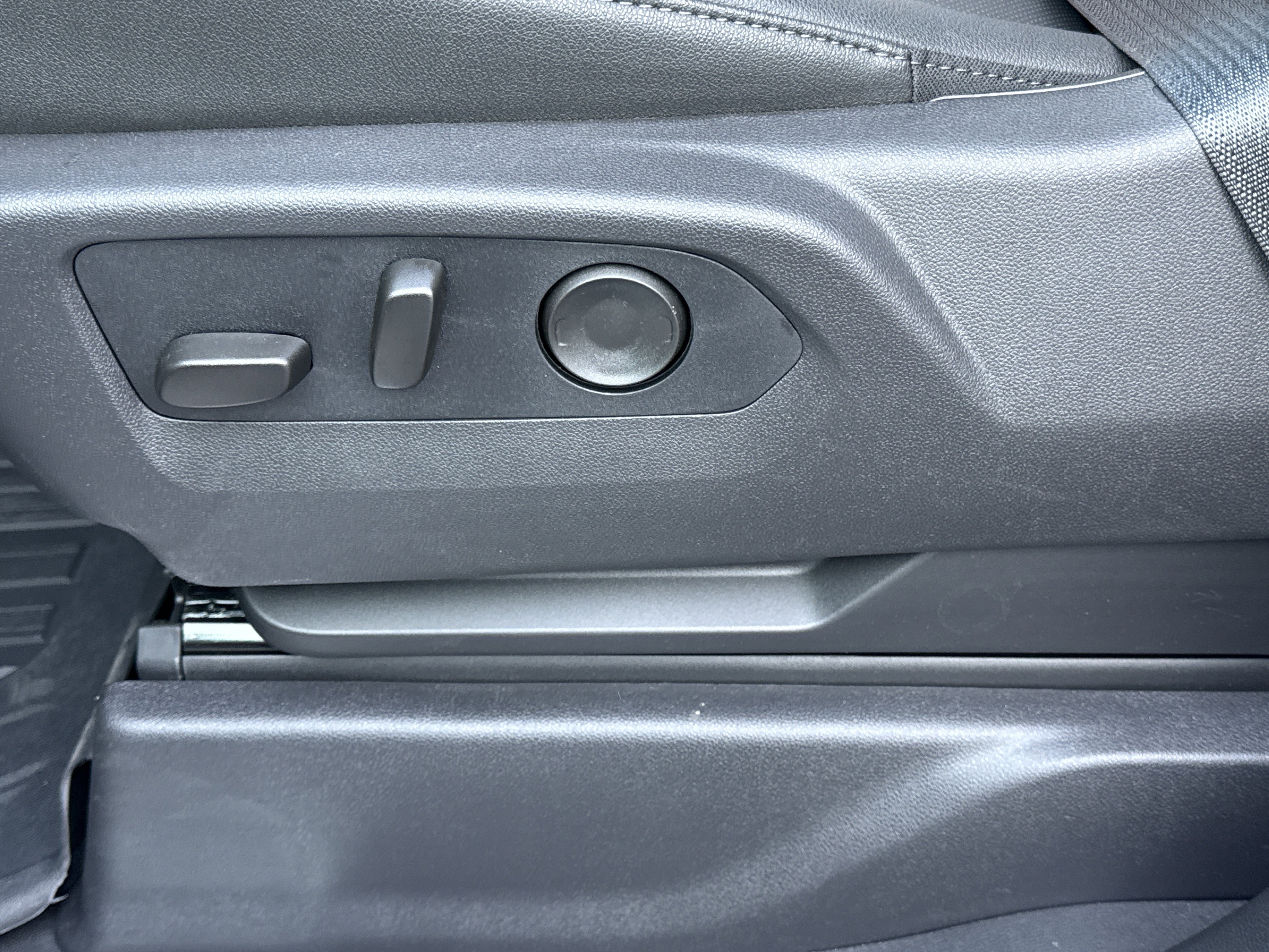 2026 GMC Sierra 1500 SLT - Photo 18