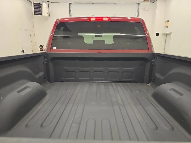 Used 2016 Delmonico Red Pearlcoat Ram Tradesman image 15