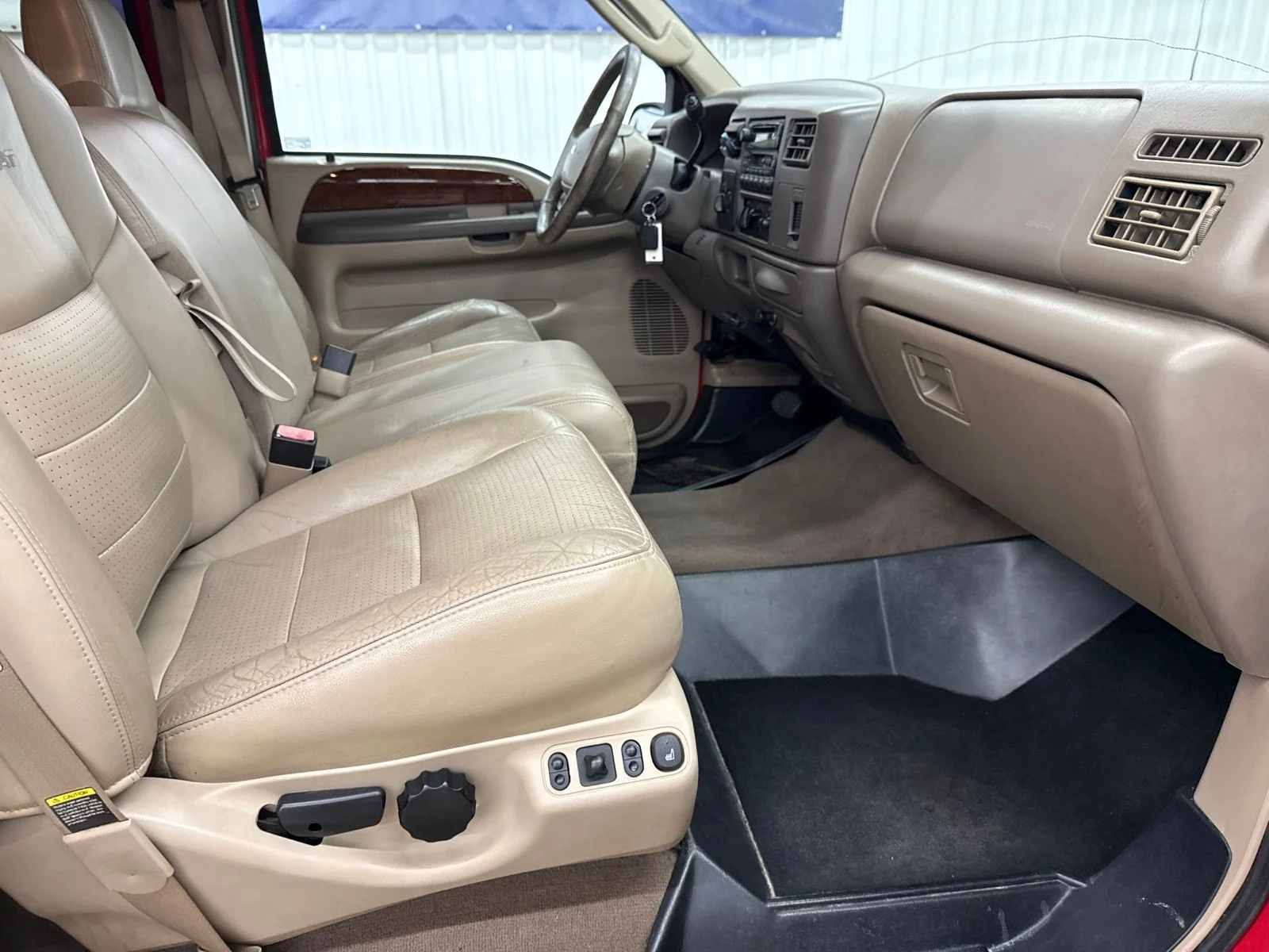 Used 2003 Red Ford XL image 23