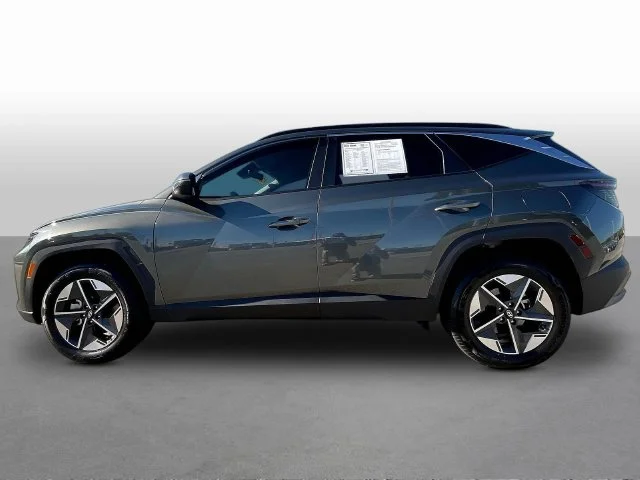 Used 2025 Gray Hyundai SEL Convenience image 4