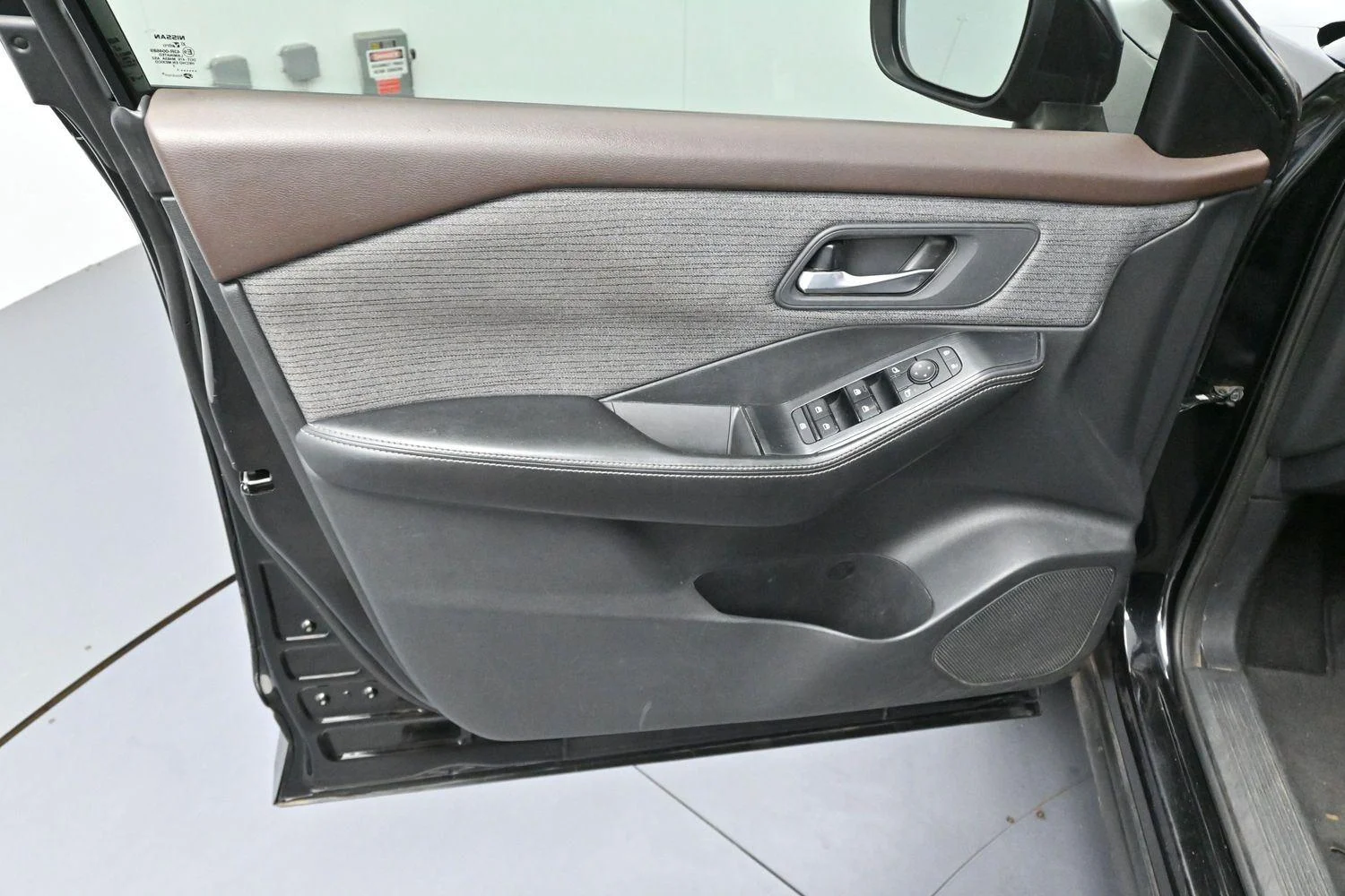 Used 2021 Super Black Nissan SV image 9