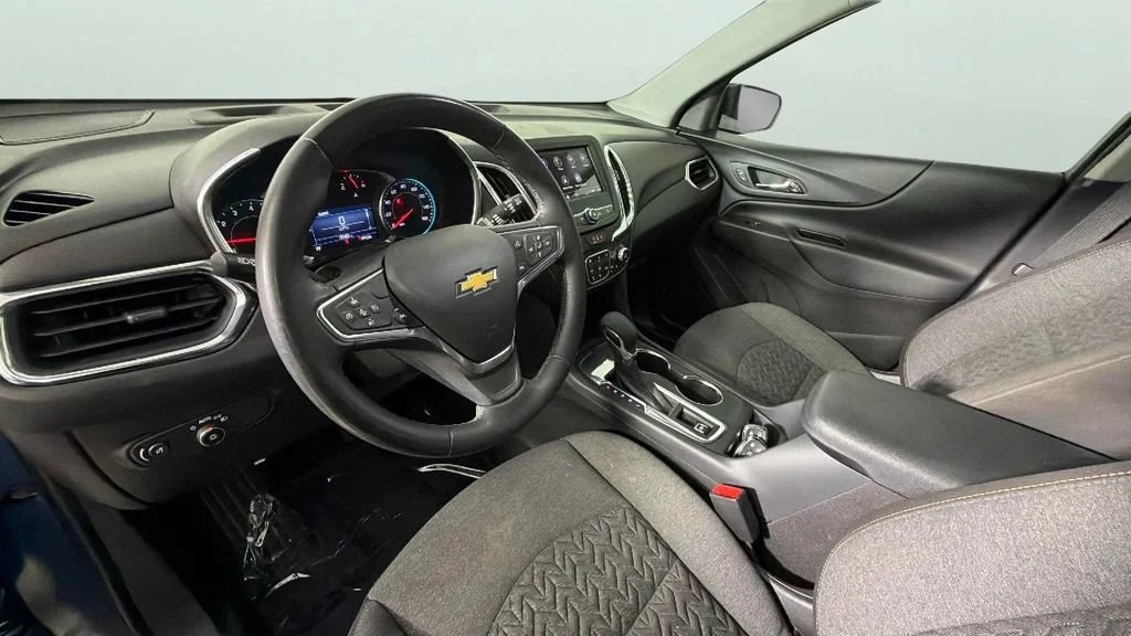 Used 2024 Lakeshore Blue Metallic Chevrolet LT image 18