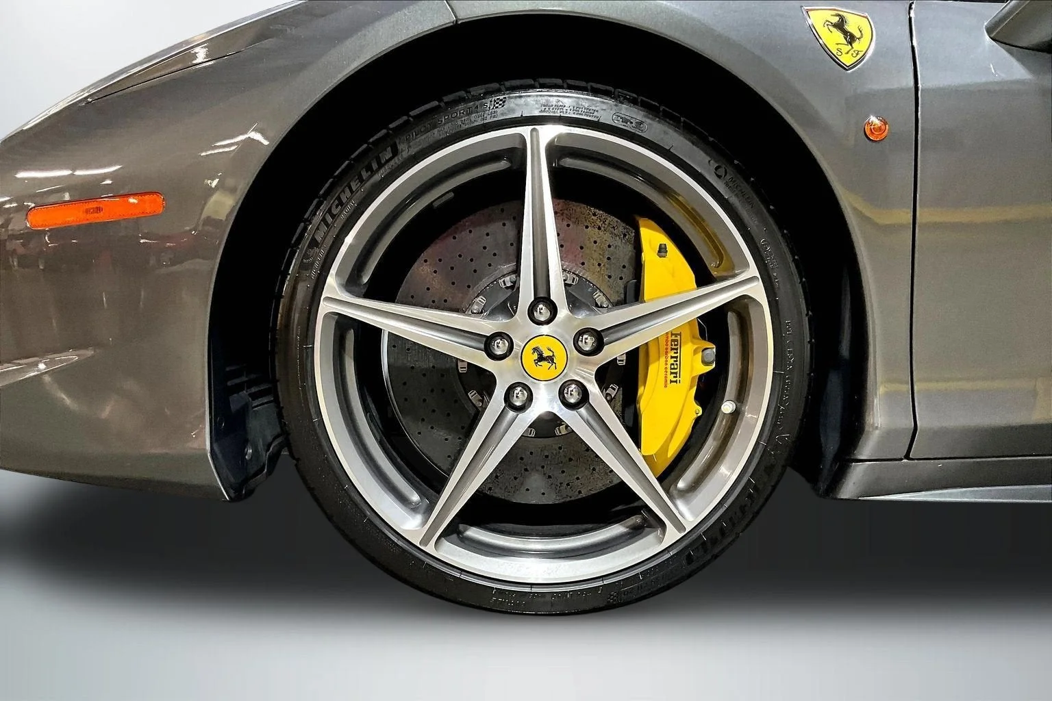 Used 2014 Grigio Silverstone Ferrari  image 28