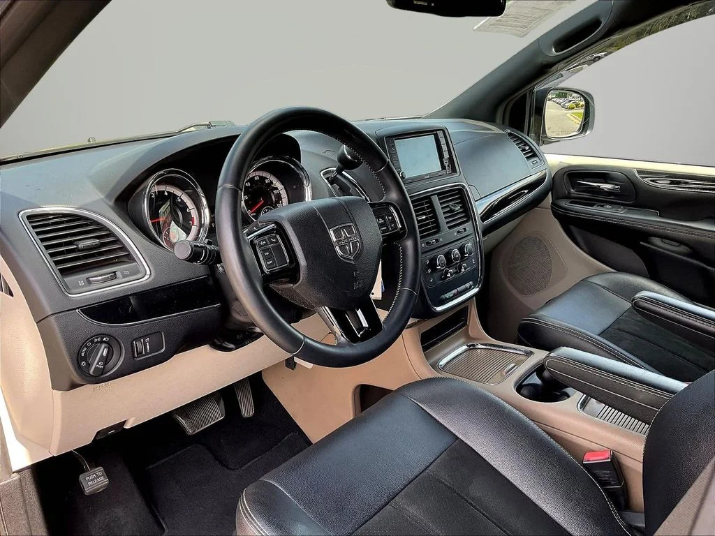 Used 2019 Red Dodge SXT image 23