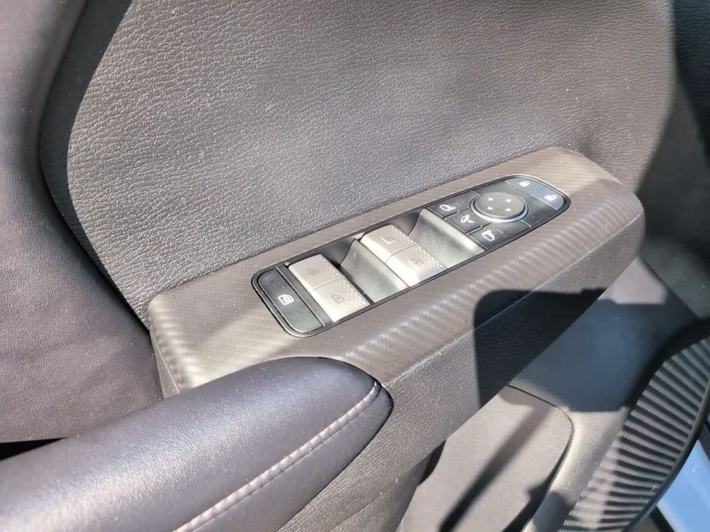 Used 2023 White Mitsubishi SE image 17