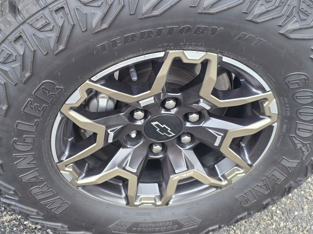 Used 2024 White Chevrolet ZR2 image 20