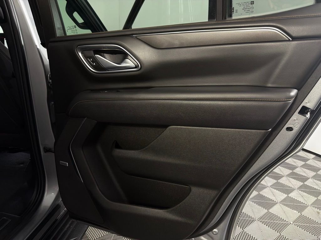 Used 2024 Sterling Metallic GMC AT4 image 31