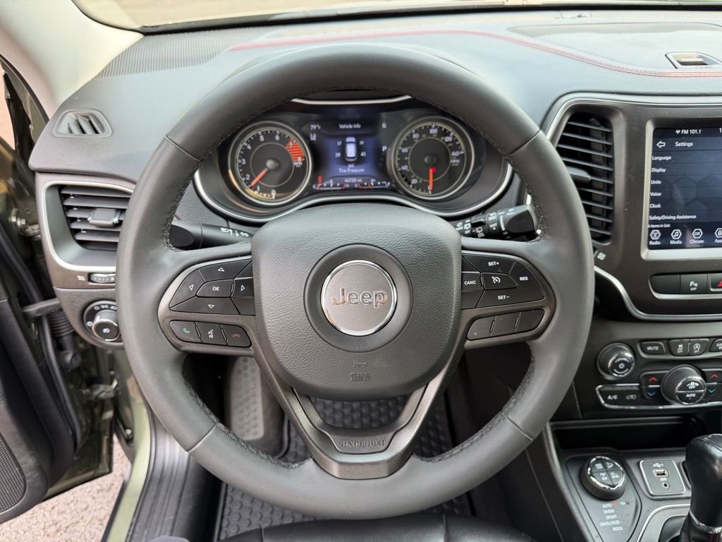 Used 2021 Olive Green Pearlcoat Jeep Trailhawk image 19