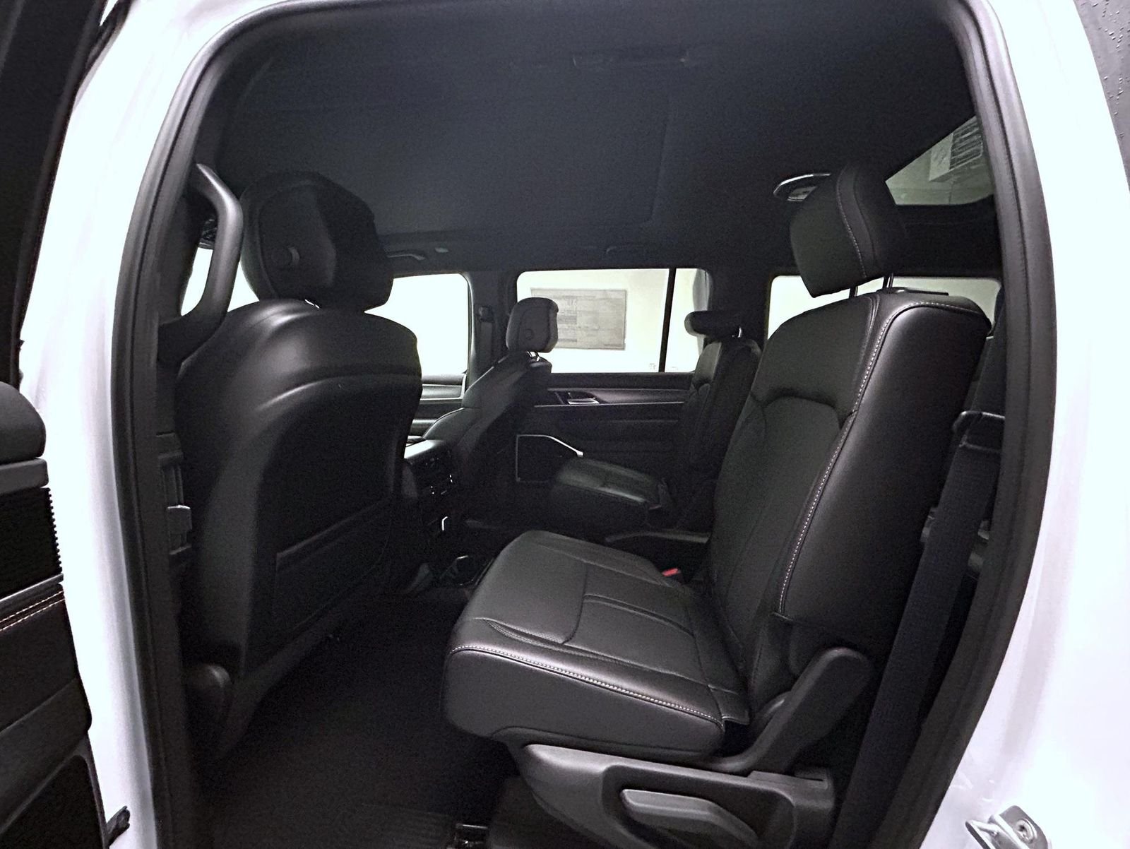 New 2026 Bright White Clear-Coat Exterior Paint Jeep 85th Anniversary Edition image 19