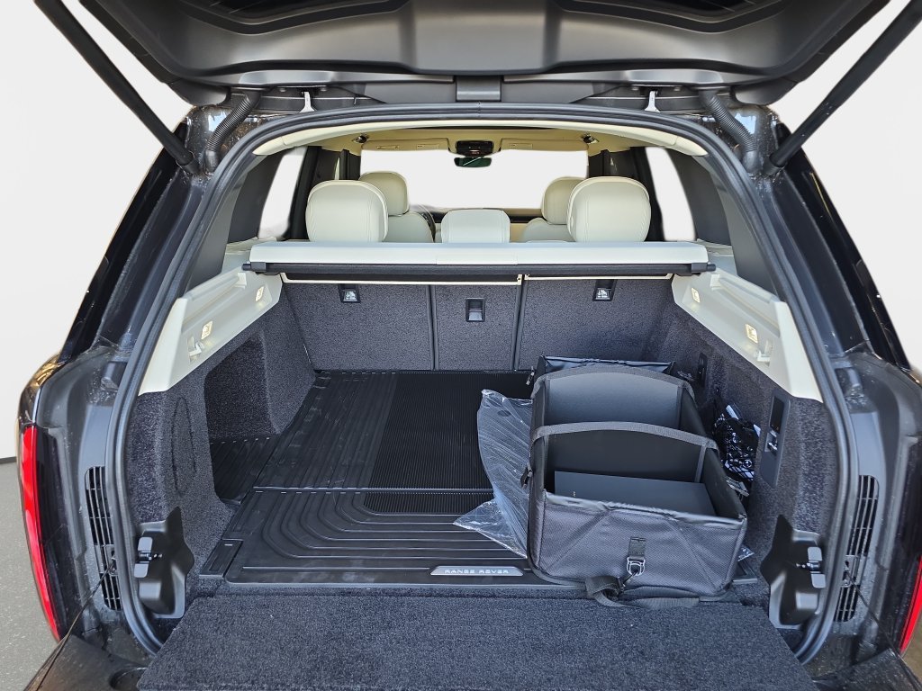 New 2027 Carpathian Grey Land Rover SE image 10