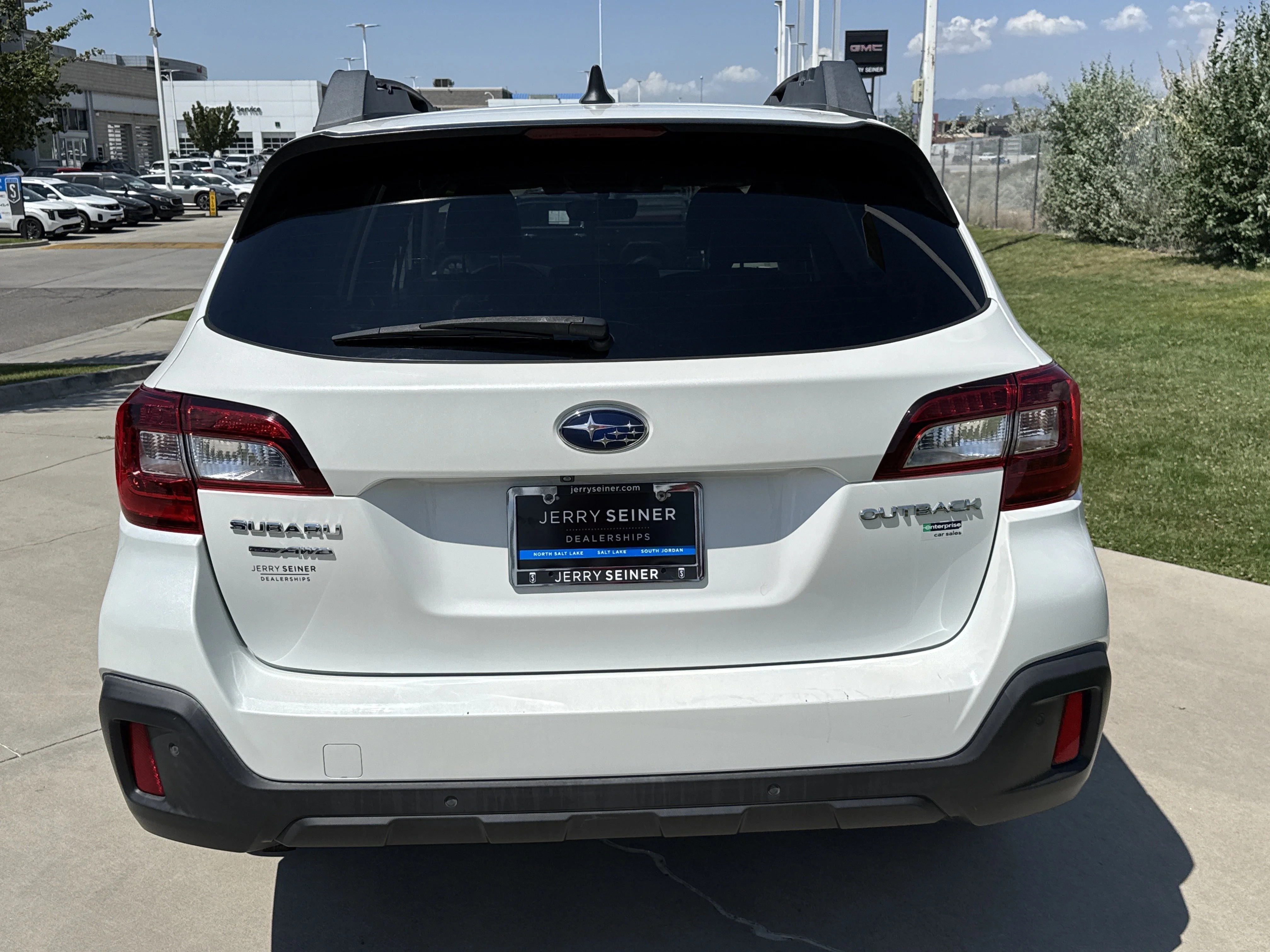 Used 2019 Crystal White Pearl Subaru Limited image 5
