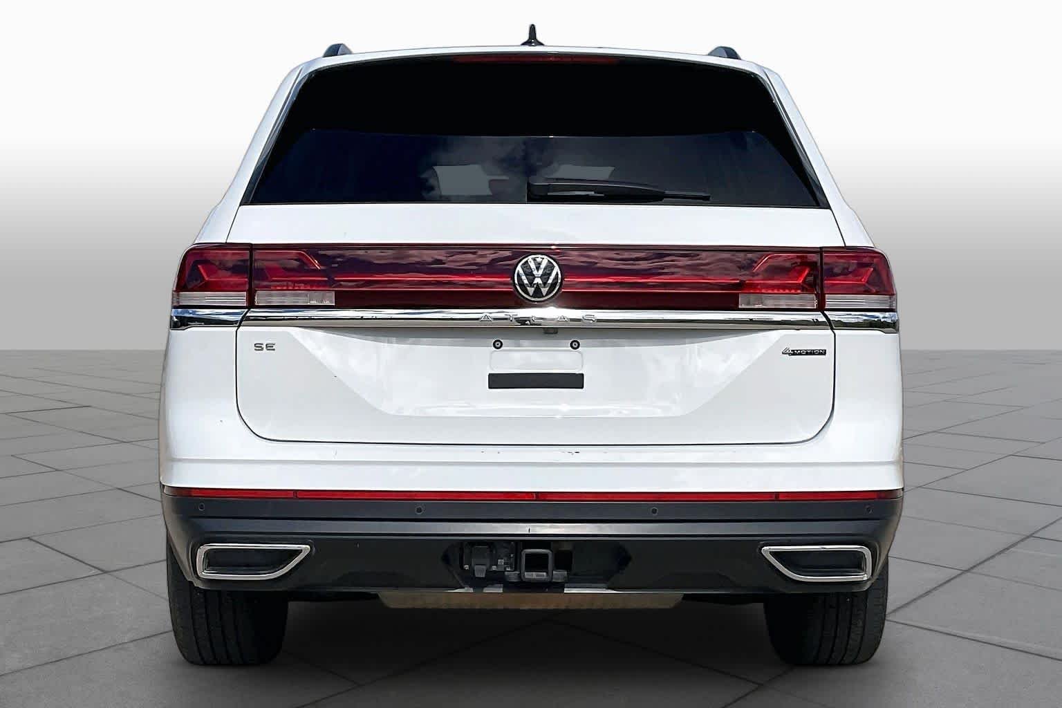 Used 2024 Pure White Volkswagen 2.0T SE w/Technology image 4