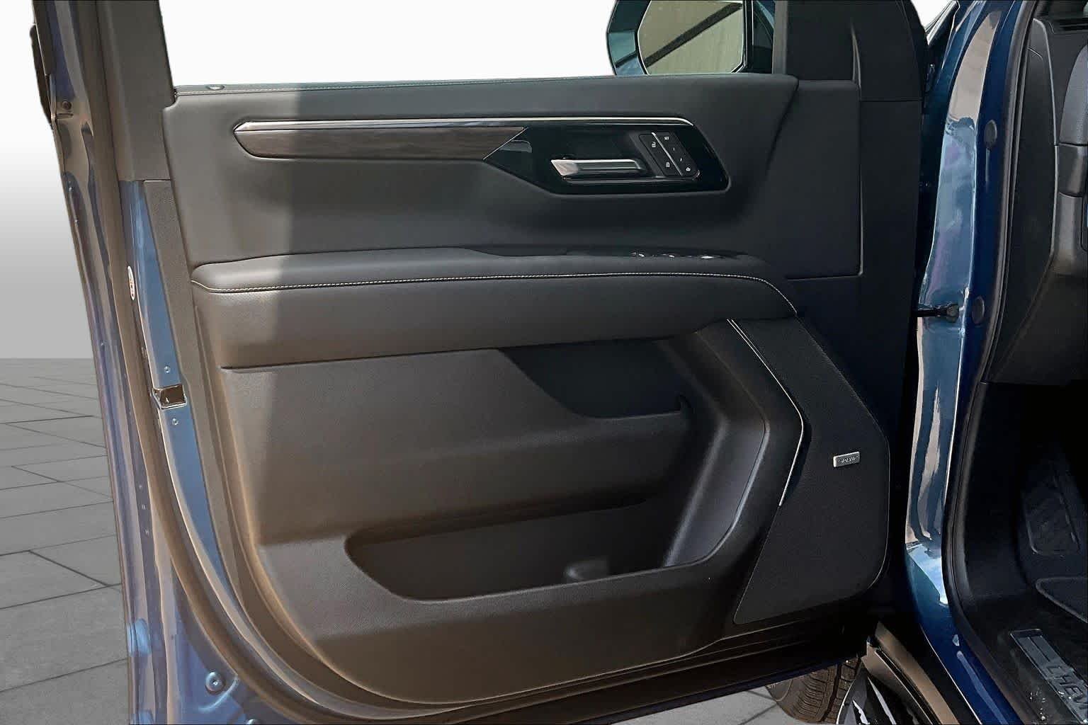 2026 Chevrolet Suburban Premier - Photo 11