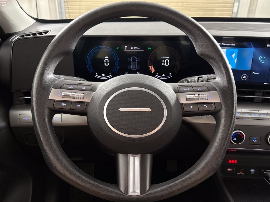 2024 Hyundai Kona SE - Photo 16