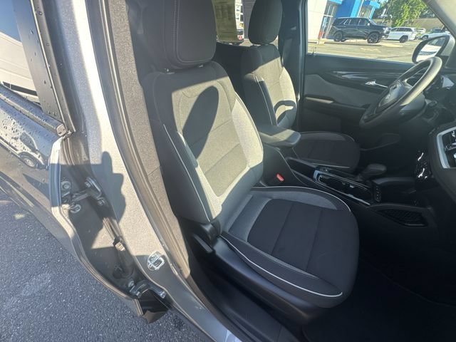 Used 2025 Sterling Gray Metallic Chevrolet LT image 27