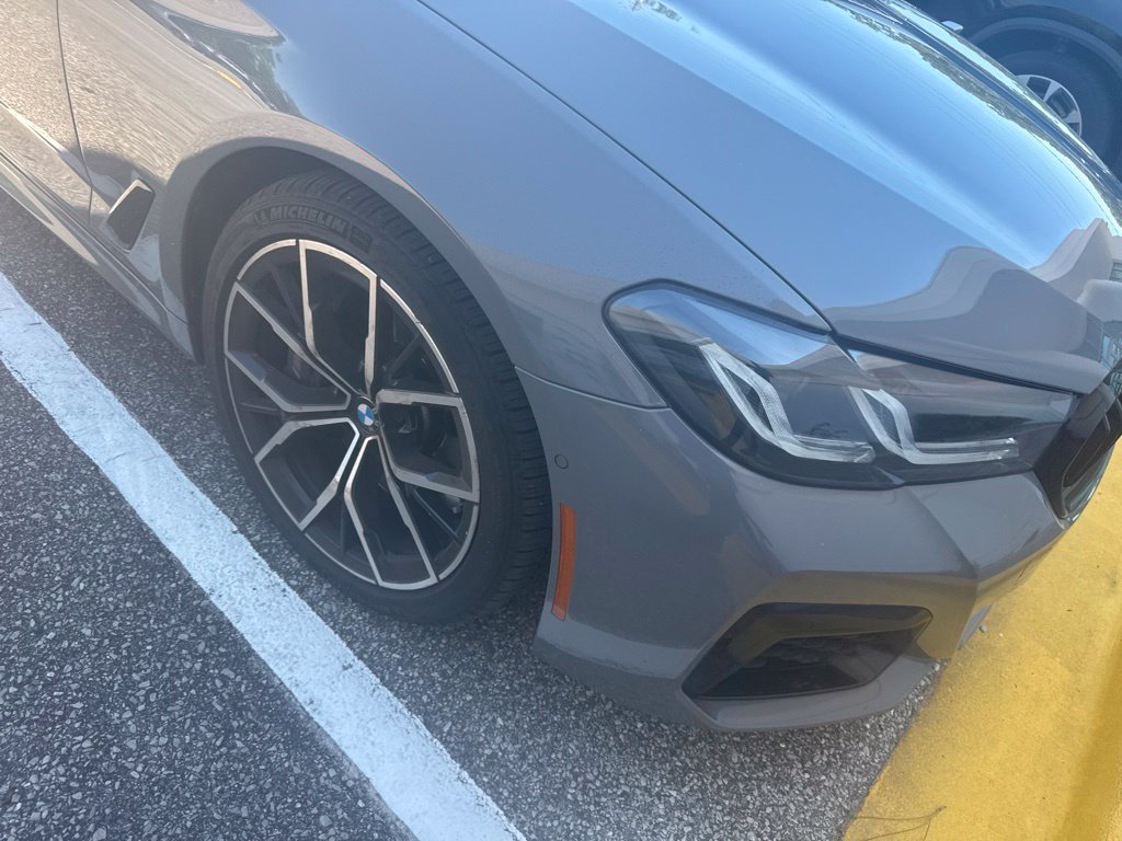 Used 2021 Gray BMW M550i xDrive image 4
