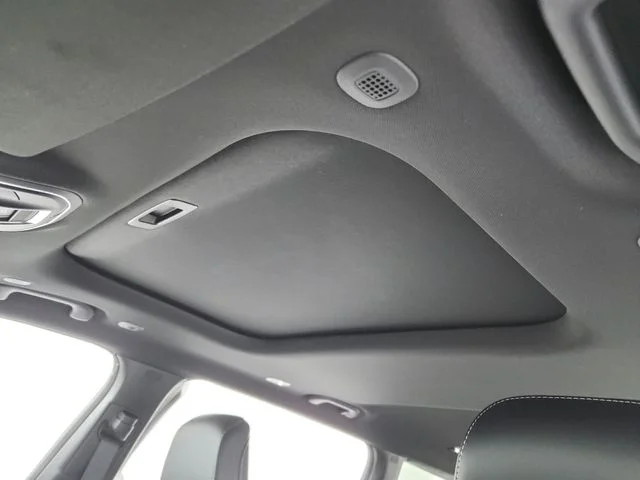 New 2026 Bright White Clear-Coat Exterior Paint Jeep Altitude image 22