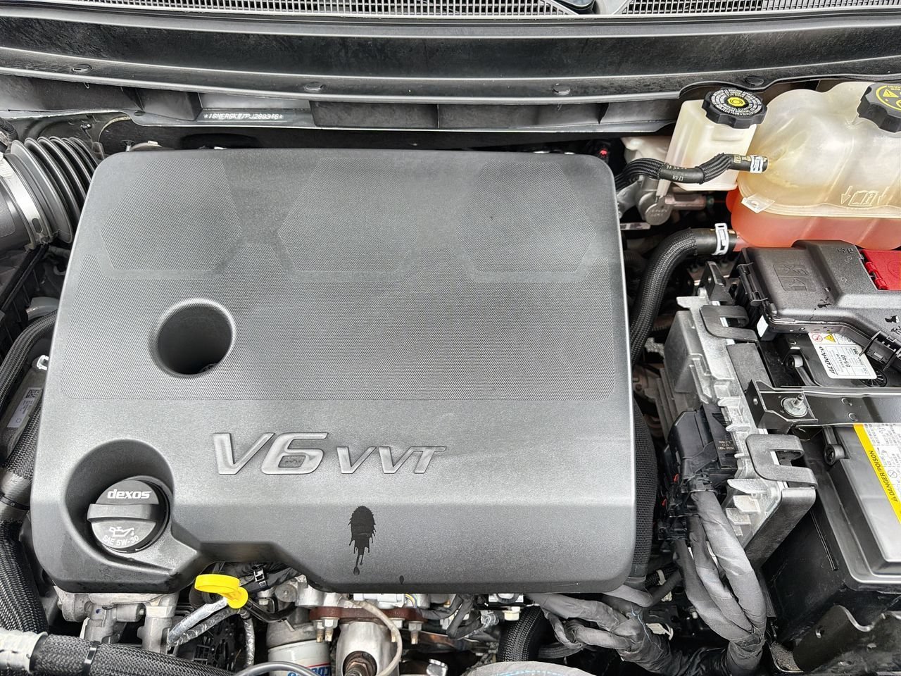 Used 2023 Sterling Gray Metallic Chevrolet LT Cloth image 25