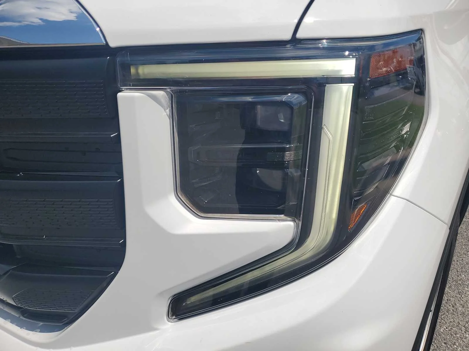 Used 2022 Summit White GMC Pro image 16